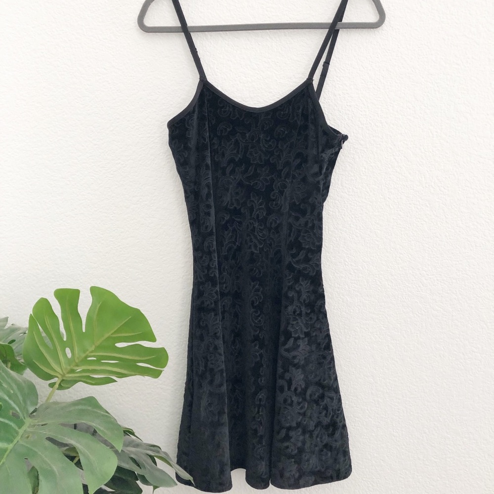 NWT Francesca’s Closet Velvet Mini Dress